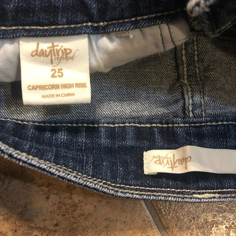 Daytrip Refined High Rise Capricorn‎ Stretch Short Size 25 - Picture 7 of 10